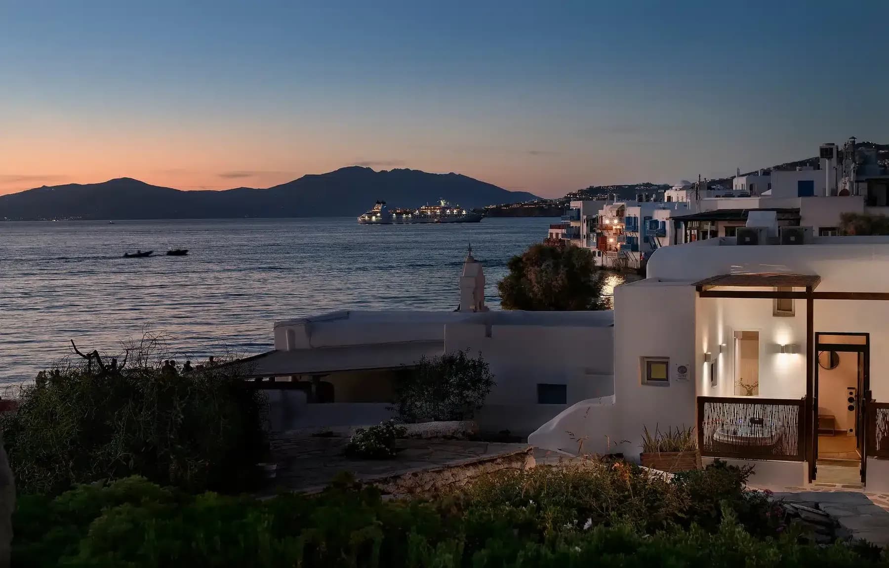 Little Venice Maisonette with Outdoor Hot Tub and Windmill View – Annex Building at Little Venice Suites, Little Venice, Mykonos
