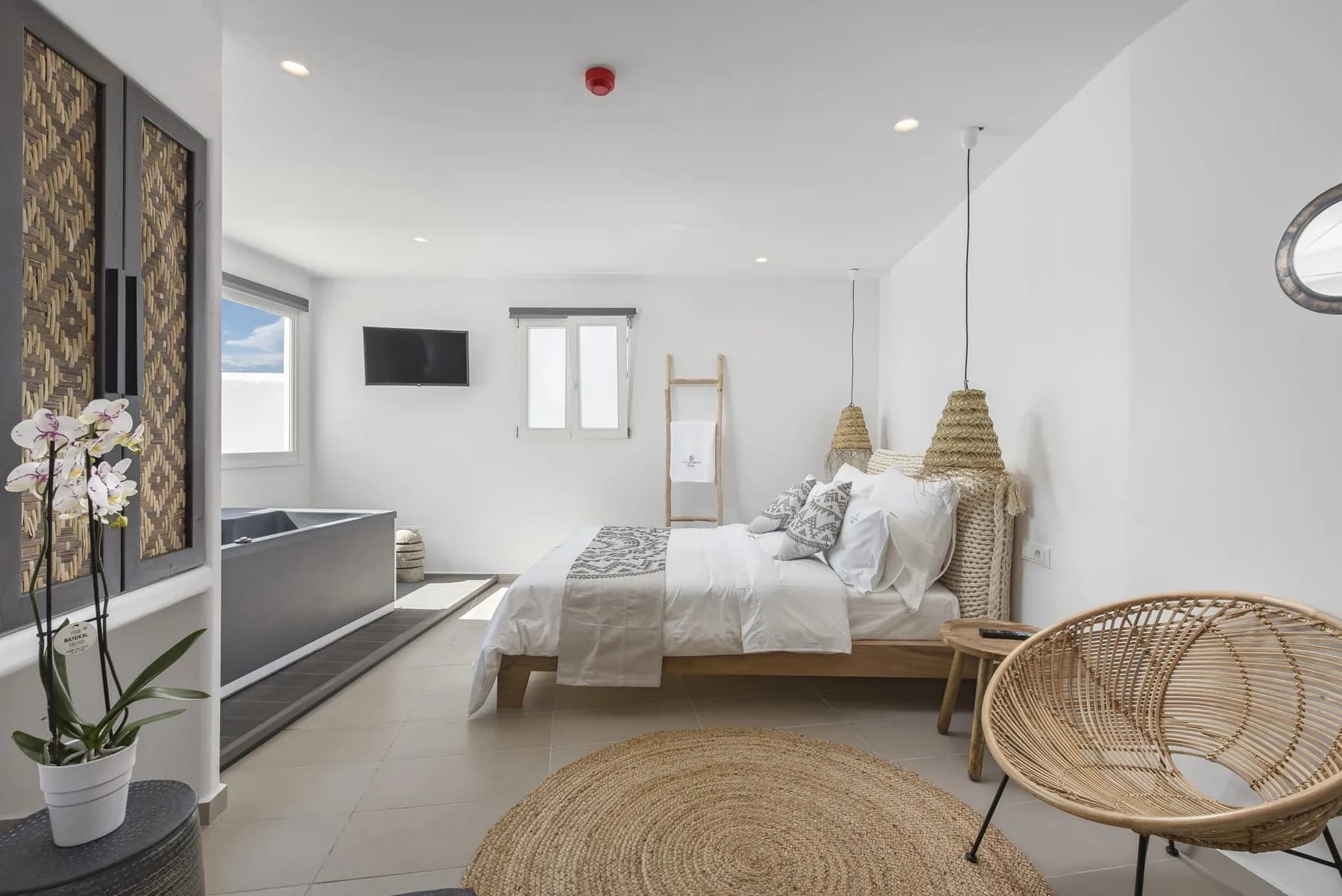 Little Venice Executive Sea View Suite with Indoor Hot Tub at Little Venice Villas, Little Venice, Mykonos